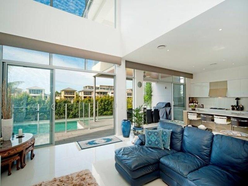 6194 Bolsena Circuit, Hope Island QLD 4212