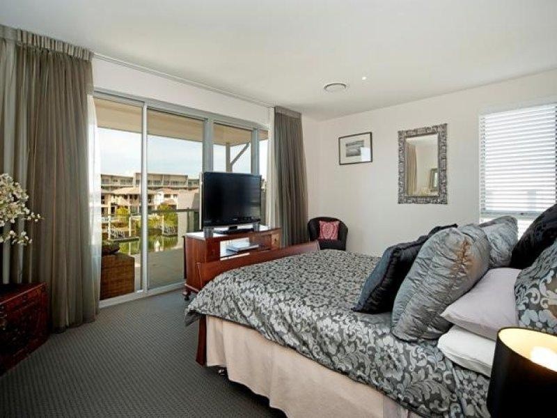 6194 Bolsena Circuit, Hope Island QLD 4212