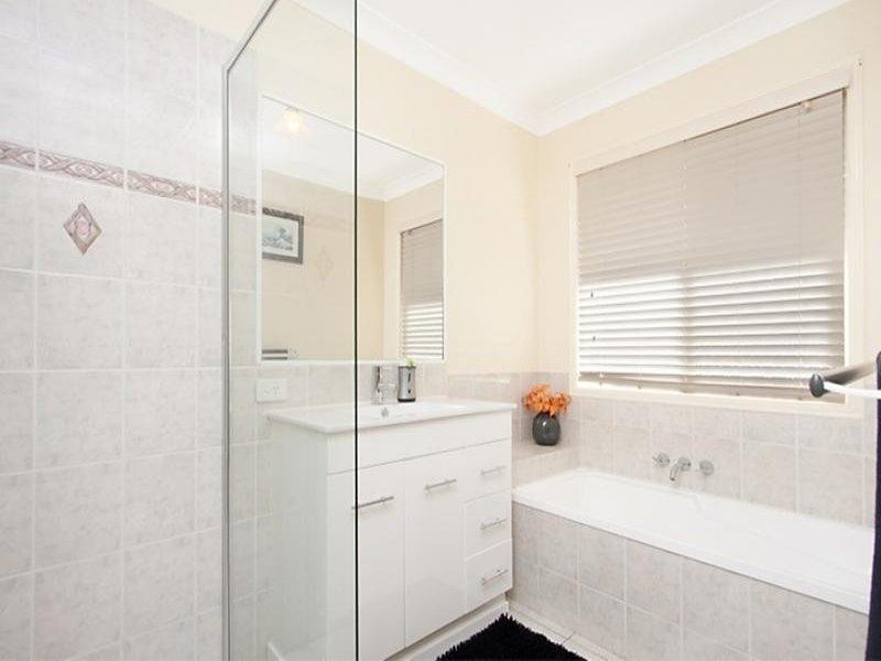 18 Rosswood Court, Helensvale QLD 4212