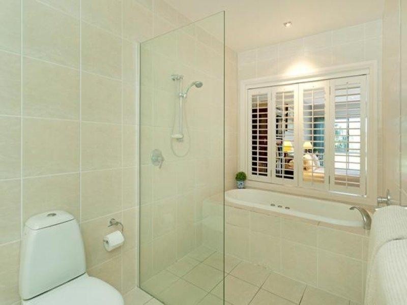 5201 Marine Drive West, Sanctuary Cove QLD 4212