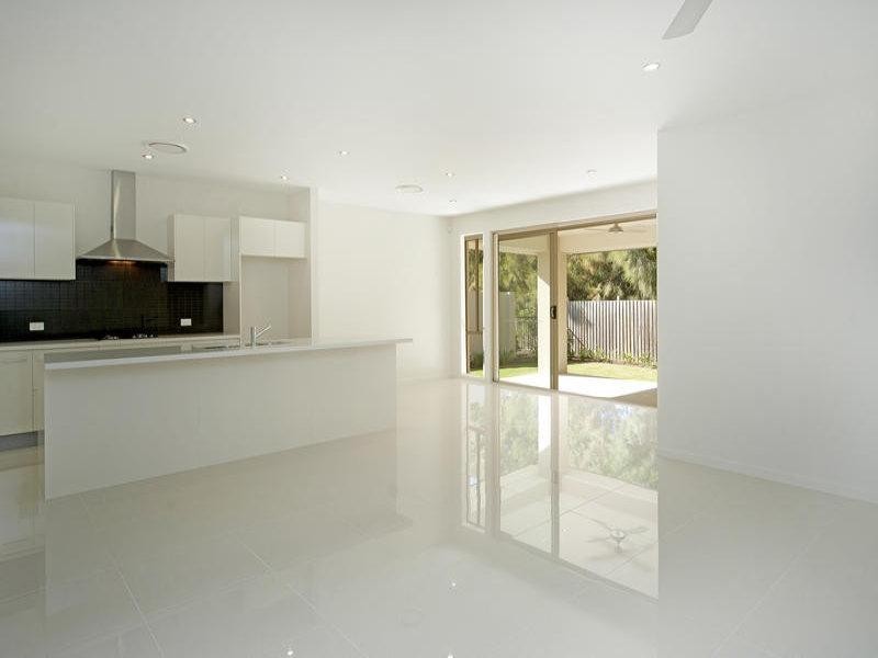 9139 Peter Senior Drive, Hope Island QLD 4212