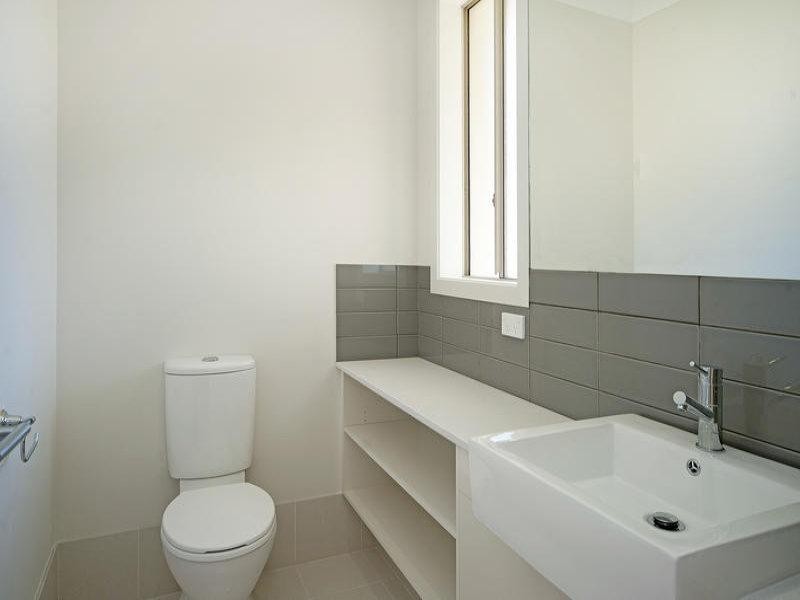 9139 Peter Senior Drive, Hope Island QLD 4212