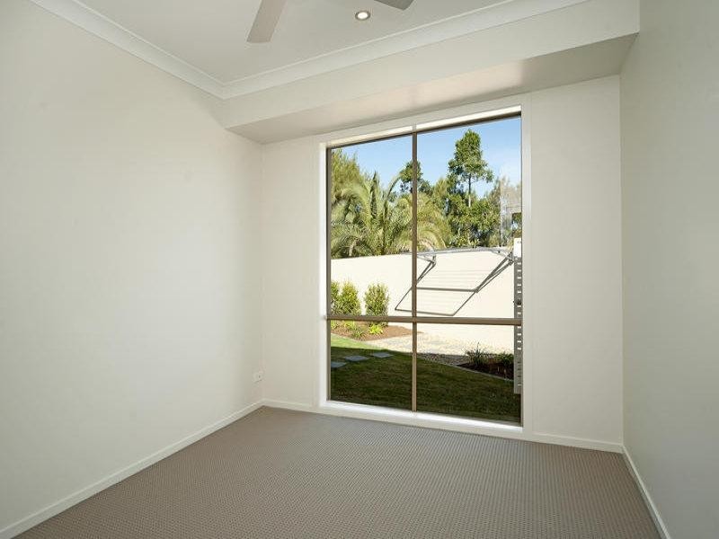 9139 Peter Senior Drive, Hope Island QLD 4212