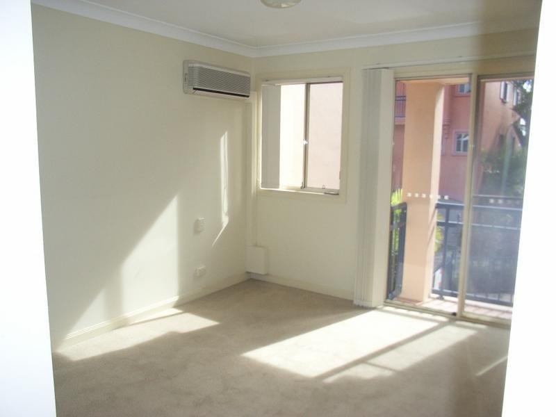 38 John Lund Drive, Hope Island QLD 4212