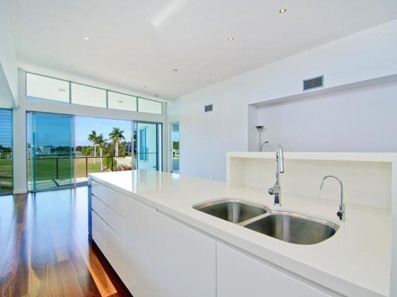 7530 Springfield Drive, Hope Island QLD 4212