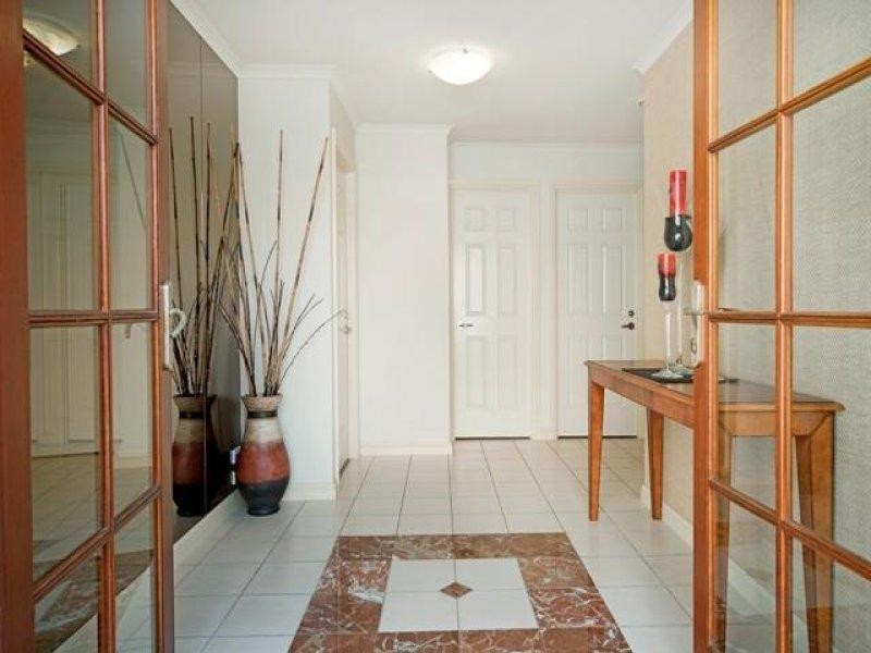 8887 Magnolia Drive East, Hope Island QLD 4212