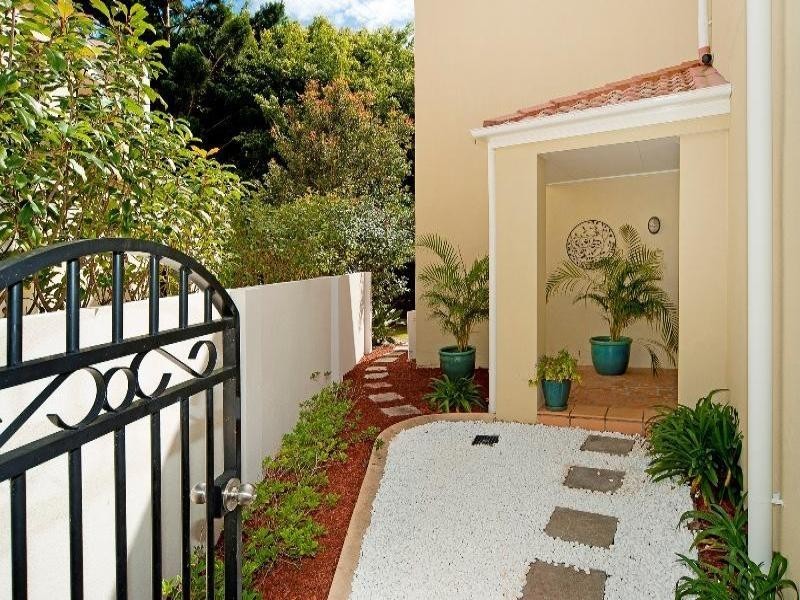 8849 Magnolia Drive East, Hope Island QLD 4212