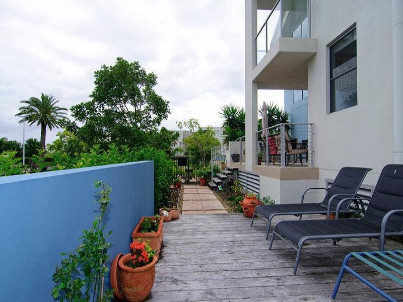 811/74 Sheehan Avenue, Hope Island QLD 4212