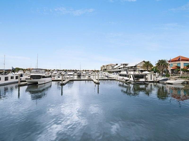 1090 Killymoon Drive, Hope Island QLD 4212