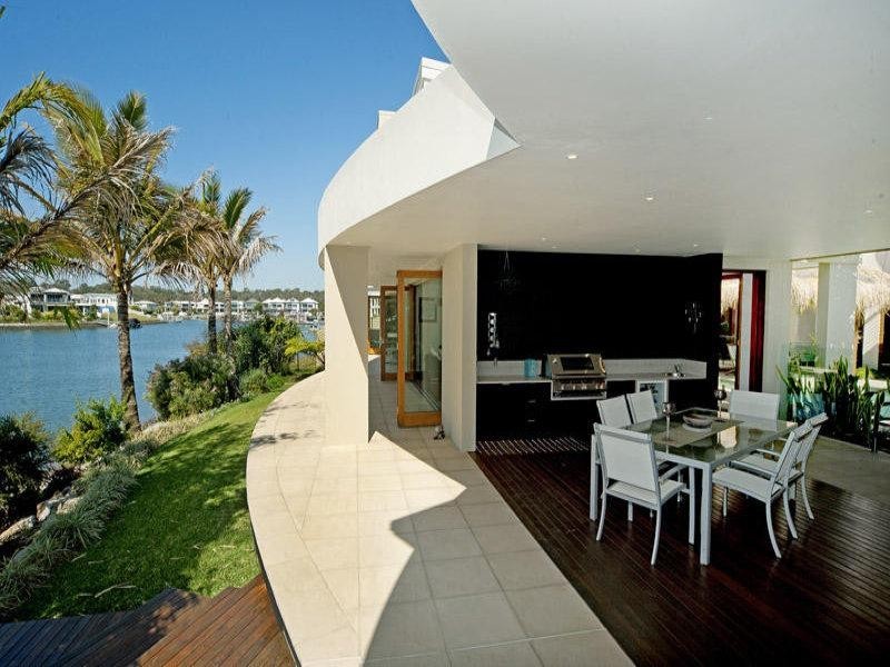 29 Ferrymans Court, Helensvale QLD 4212