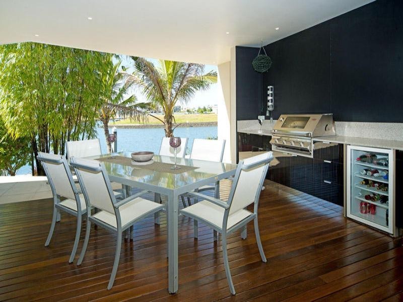 29 Ferrymans Court, Helensvale QLD 4212