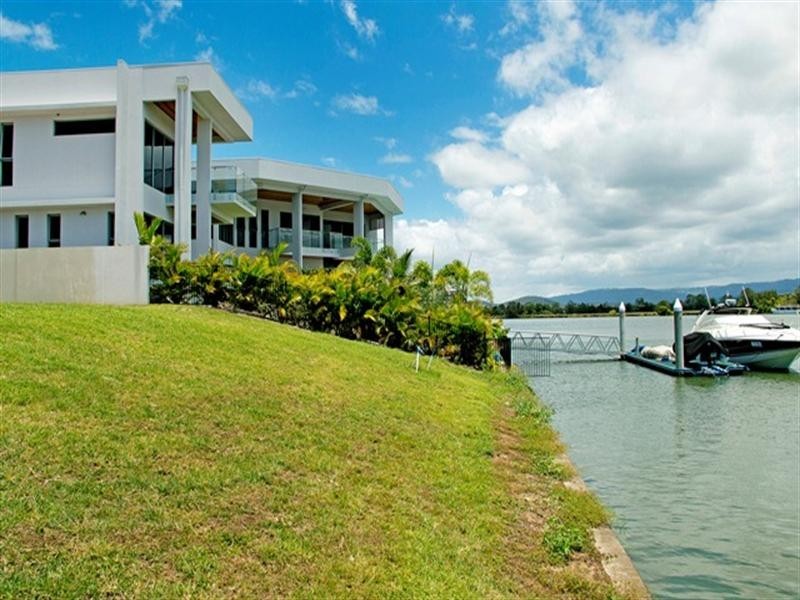 2335 Cressbrook Drive, Hope Island QLD 4212