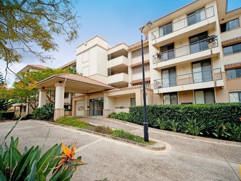 8407 Magnolia Drive East, Hope Island QLD 4212