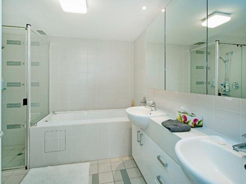 8407 Magnolia Drive East, Hope Island QLD 4212