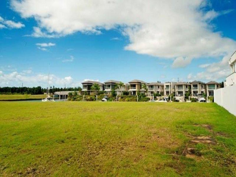 2216 Taromeo Court, Hope Island QLD 4212