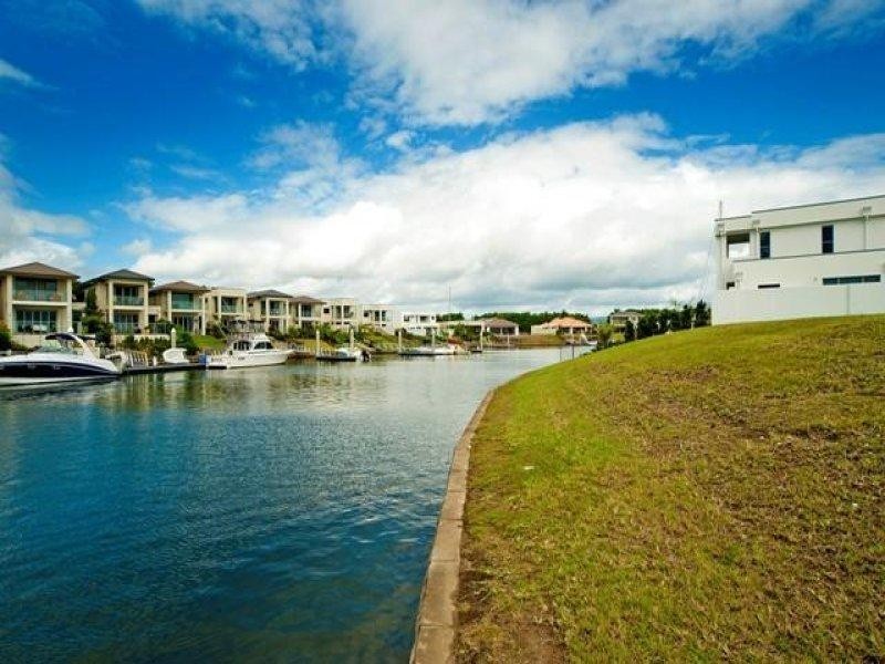 2216 Taromeo Court, Hope Island QLD 4212