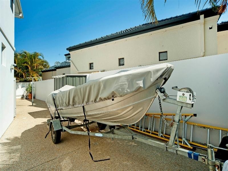 64 The Peninsula, Helensvale QLD 4212