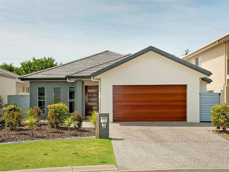 9125 Peter Senior Drive, Hope Island QLD 4212