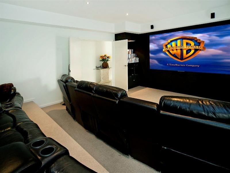 9125 Peter Senior Drive, Hope Island QLD 4212