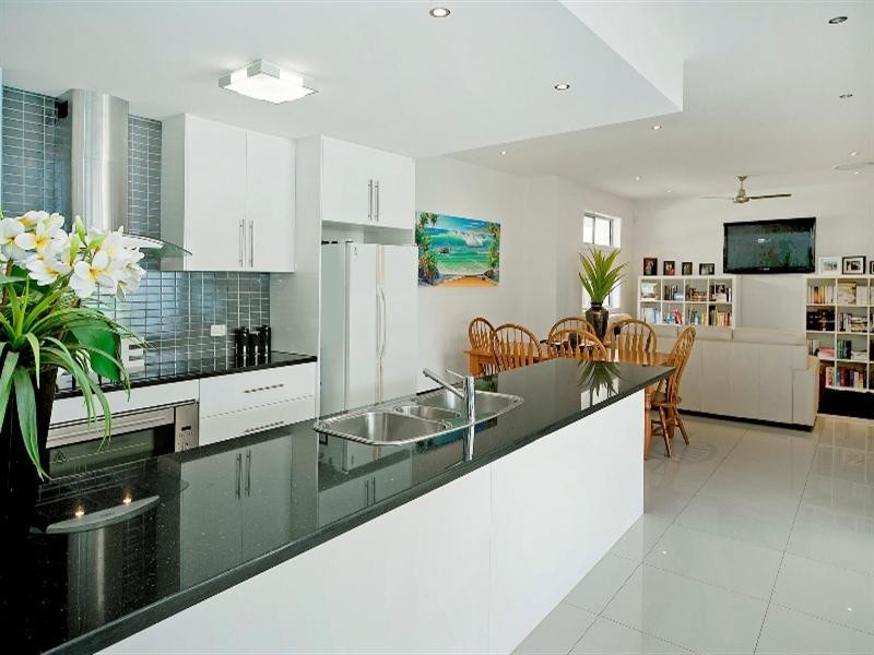 9125 Peter Senior Drive, Hope Island QLD 4212