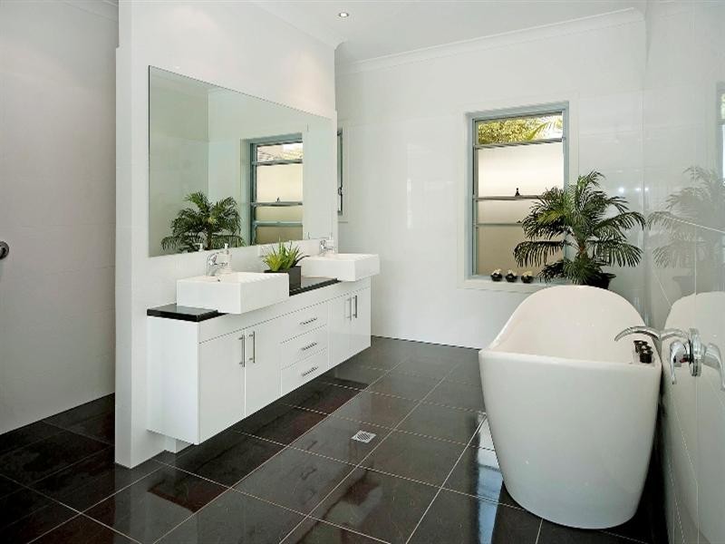 9125 Peter Senior Drive, Hope Island QLD 4212