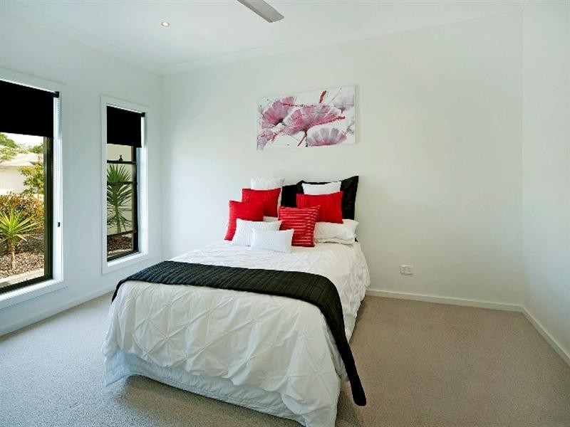 9125 Peter Senior Drive, Hope Island QLD 4212