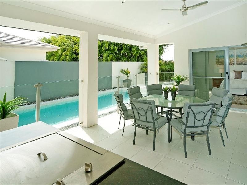 9125 Peter Senior Drive, Hope Island QLD 4212