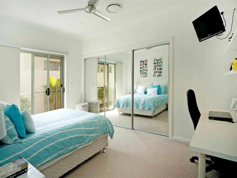 9125 Peter Senior Drive, Hope Island QLD 4212