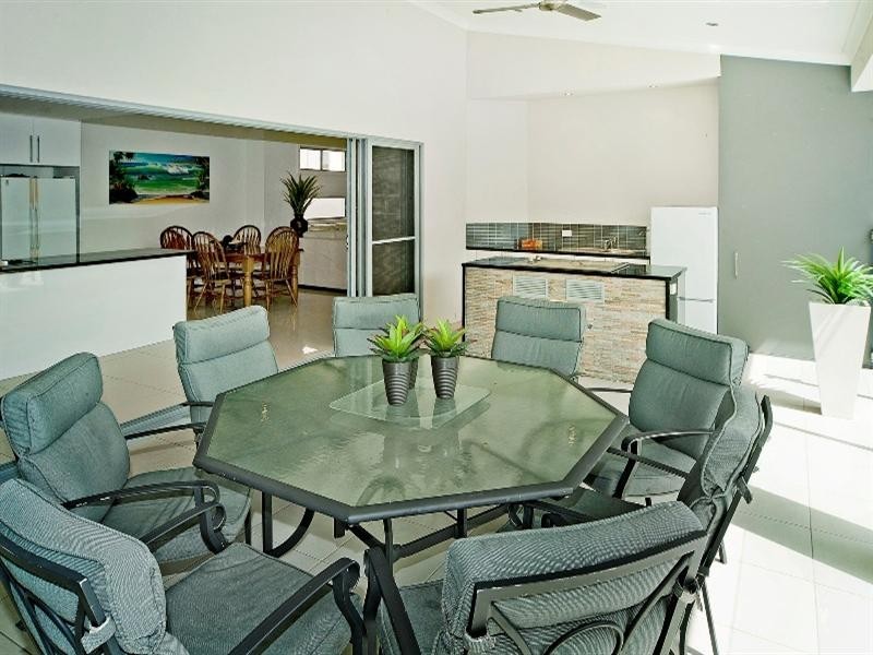 9125 Peter Senior Drive, Hope Island QLD 4212