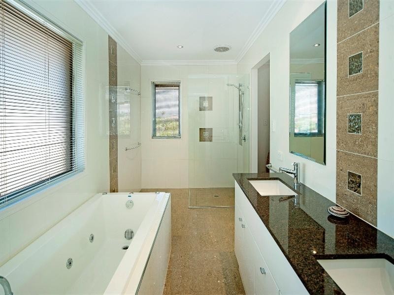 2851 Virginia Drive, Hope Island QLD 4212