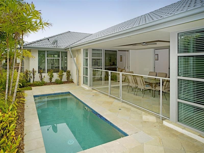 2359 Belmont Court East, Hope Island QLD 4212