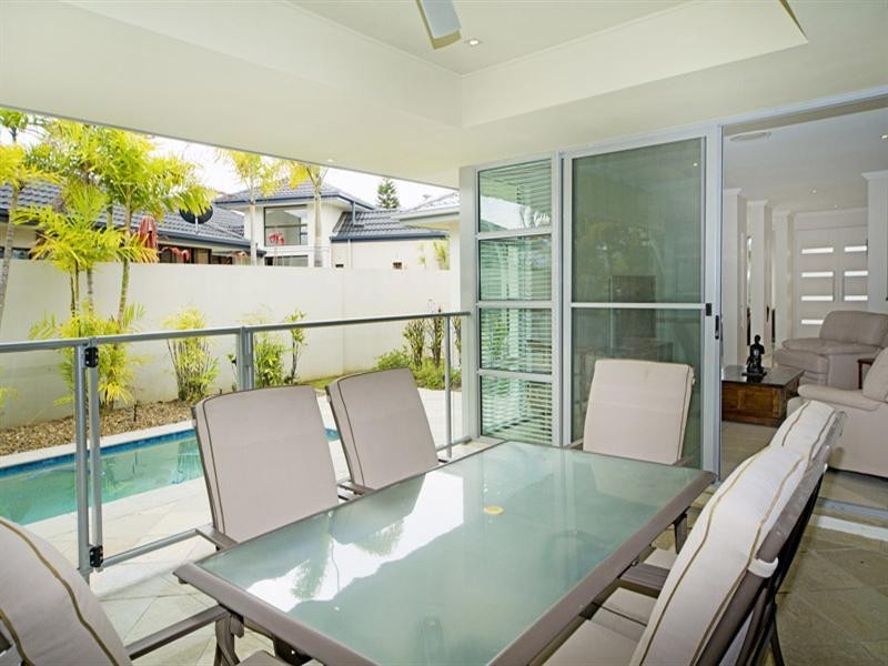 2359 Belmont Court East, Hope Island QLD 4212