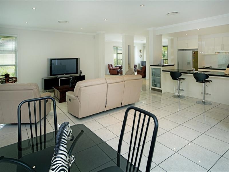 2359 Belmont Court East, Hope Island QLD 4212