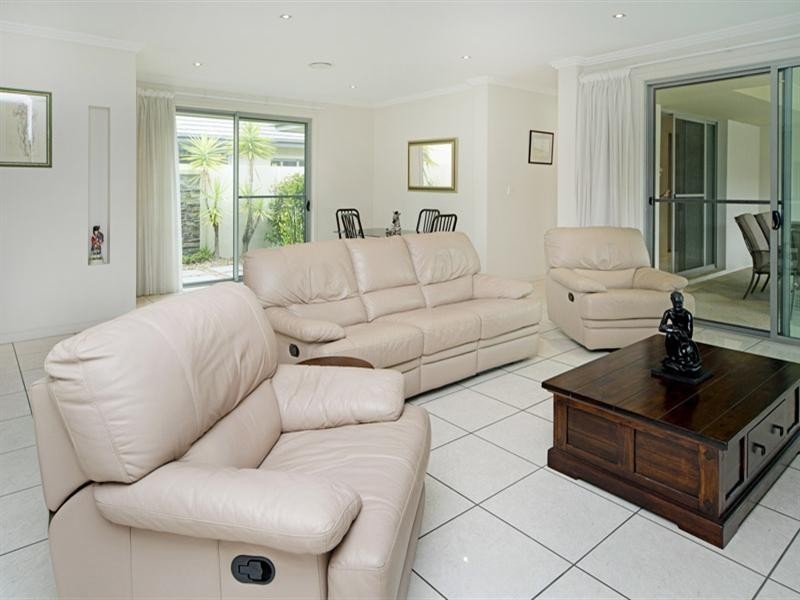 2359 Belmont Court East, Hope Island QLD 4212