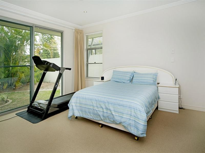 2359 Belmont Court East, Hope Island QLD 4212