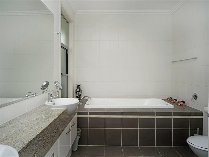 2359 Belmont Court East, Hope Island QLD 4212