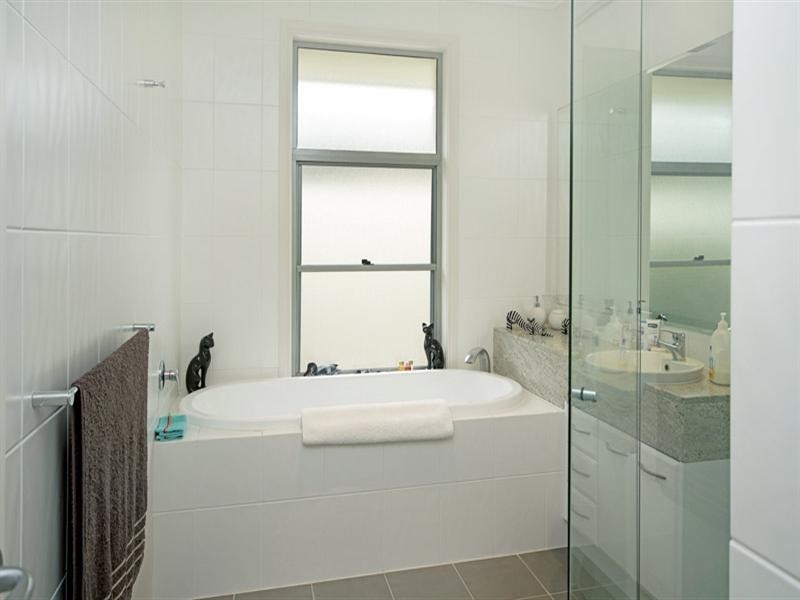 2359 Belmont Court East, Hope Island QLD 4212