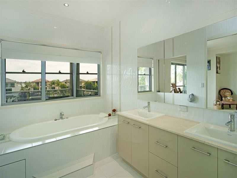 2165 Beaufort Way, Hope Island QLD 4212