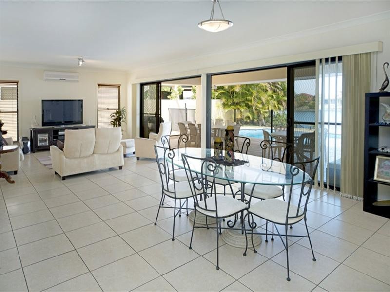 26 The Peninsula, Helensvale QLD 4212