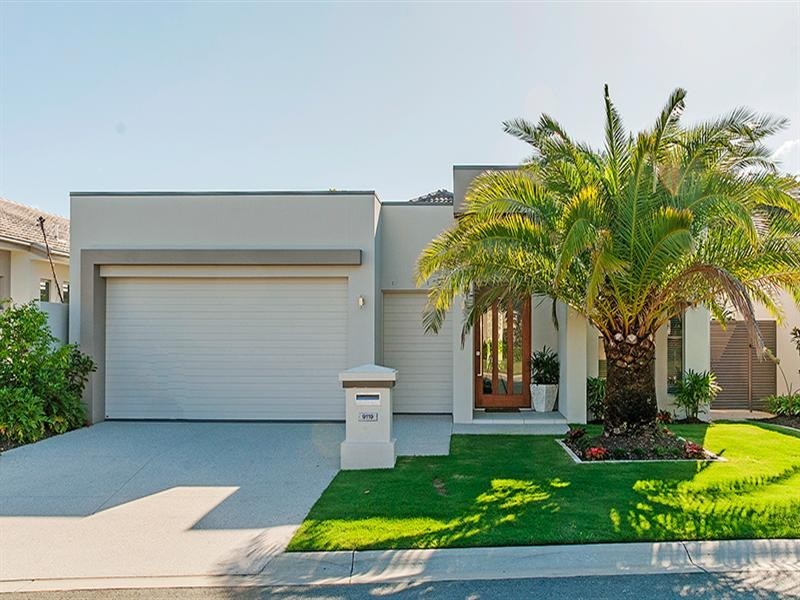 9119 Peter Senior Drive, Hope Island QLD 4212