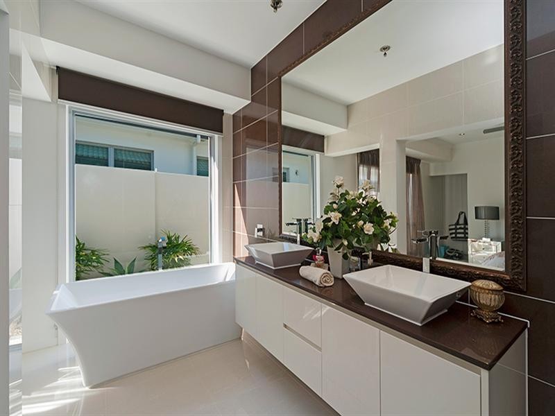 9119 Peter Senior Drive, Hope Island QLD 4212