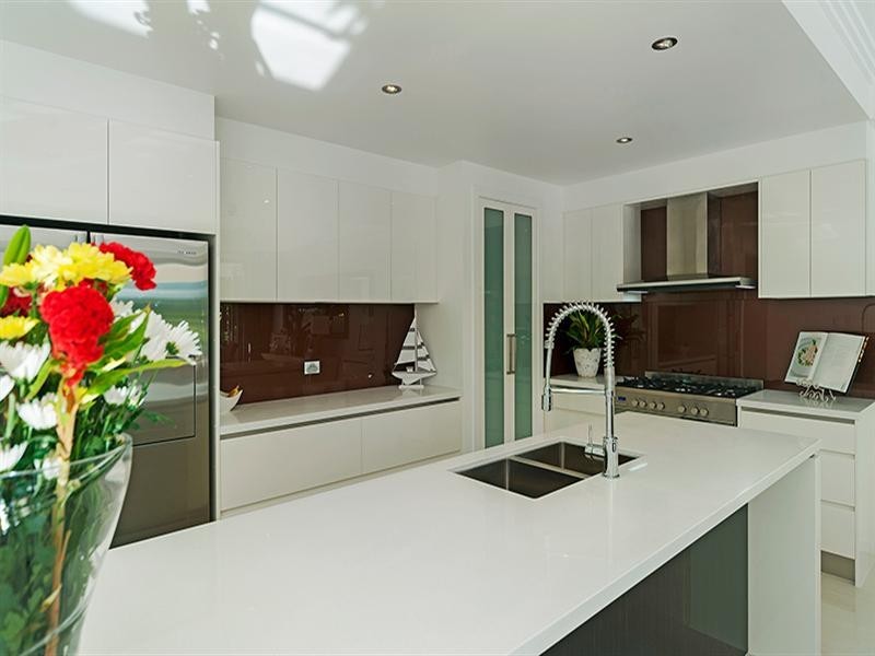 9119 Peter Senior Drive, Hope Island QLD 4212