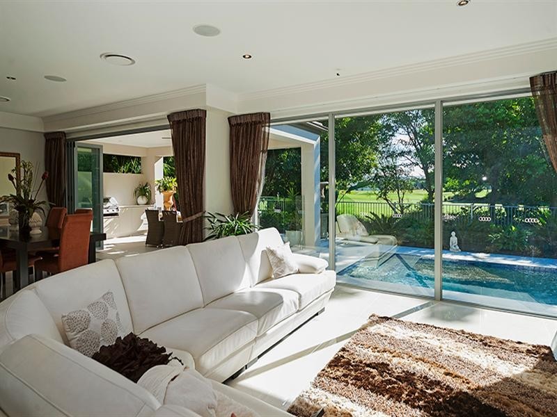 9119 Peter Senior Drive, Hope Island QLD 4212