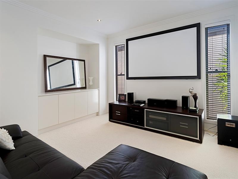 9119 Peter Senior Drive, Hope Island QLD 4212