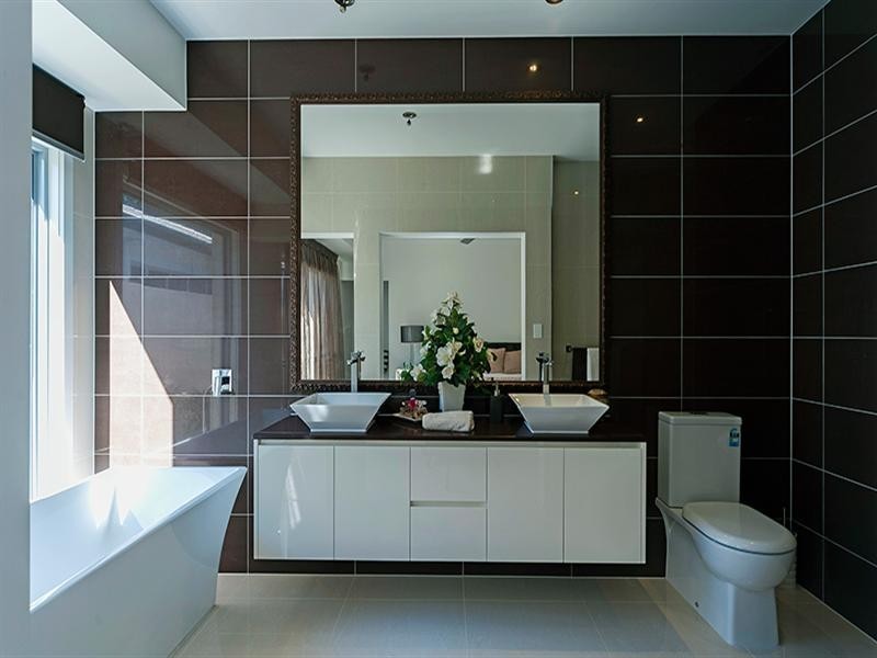 9119 Peter Senior Drive, Hope Island QLD 4212