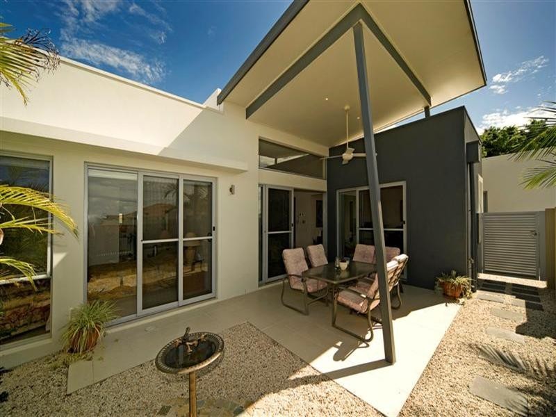 2252 Glengallon Way, Hope Island QLD 4212