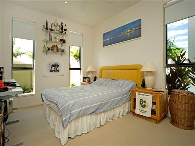 2252 Glengallon Way, Hope Island QLD 4212