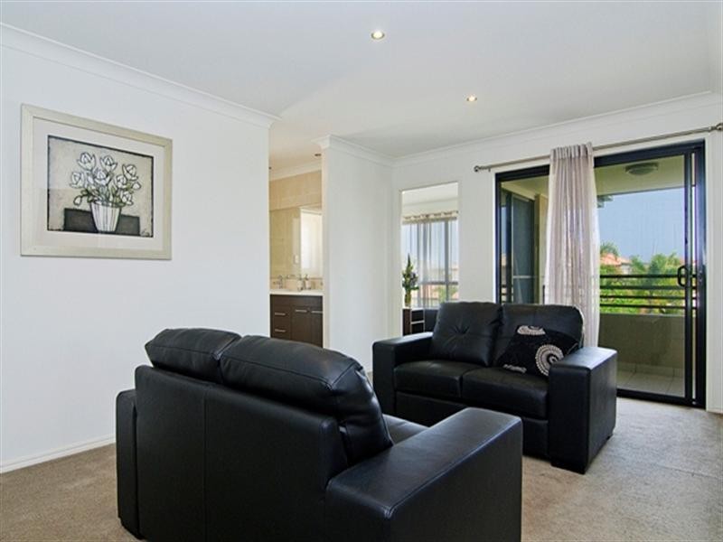 11 Mandolin Avenue, Helensvale QLD 4212