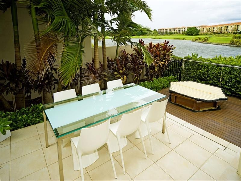 6094 Lugano Drive, Hope Island QLD 4212