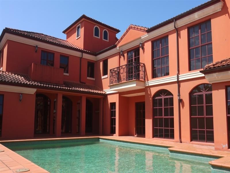 8215 Magnolia Drive West, Hope Island QLD 4212